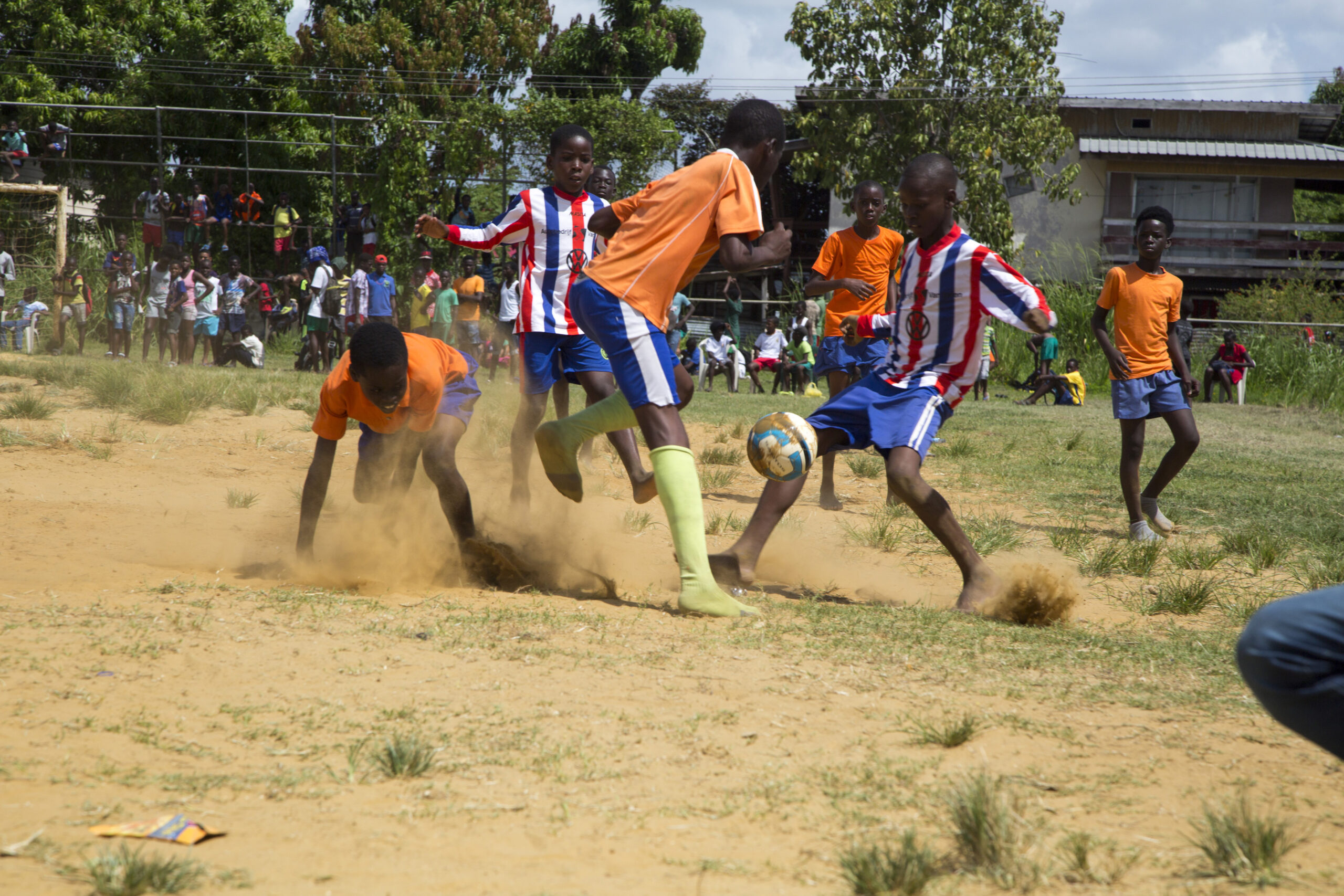 PADF Youth Sports Winti Wai PADF youth sports activitities launch and match on november 12 & 19, 2016 at Winti Wai, paramaribo. Foto Ranu Abhelakh