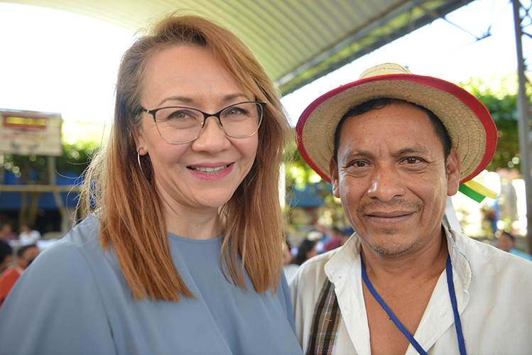 Carolina Quinteros, directora del Proyecto ACL para El Salvador, Guatemala y Honduras junto a Leonel García, concejero principal del Consejo Ciudadano de Pueblos Originarios de Tacuba, quien presentó la situación actual de los pueblos originarios, destacando la historia de desigualdad y la falta de oportunidades que han vivido por generaciones las comunidades indígenas en El Salvador.