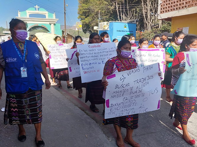 Caminata con mensajes de prevención de trata de personas en el marco del 8M en Ixtahuacán.