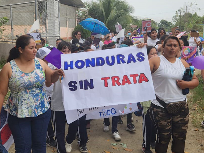 Consignas alusivas a la prevención de trata de personas.