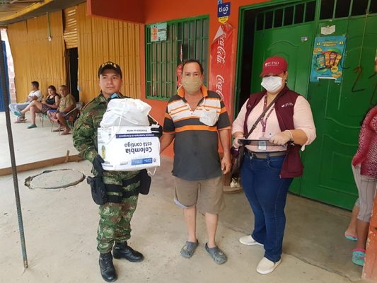 In Colombia, PADF is working with local and national authorities, including the Army, to deliver food kits to vulnerable communities during the COVID-19 pandemic.